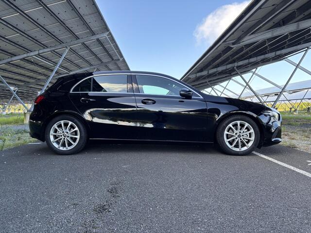 Mercedes-Benz A-KLASSE 200 | MBUX | Trekhaak | Stoelverwarming | Parkeercamera | Spiegelpakket |