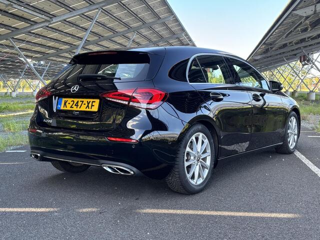 Mercedes-Benz A-KLASSE 200 | MBUX | Trekhaak | Stoelverwarming | Parkeercamera | Spiegelpakket |