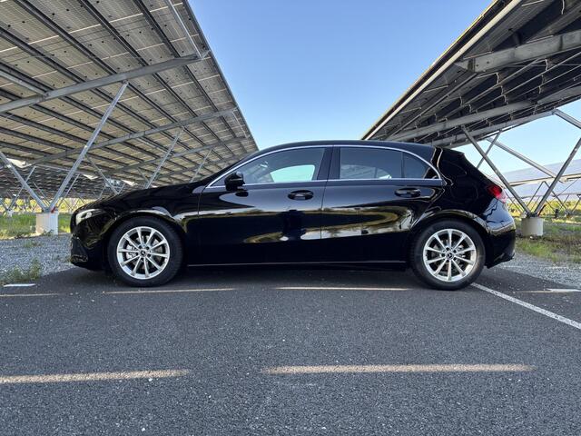 Mercedes-Benz A-KLASSE 200 | MBUX | Trekhaak | Stoelverwarming | Parkeercamera | Spiegelpakket |