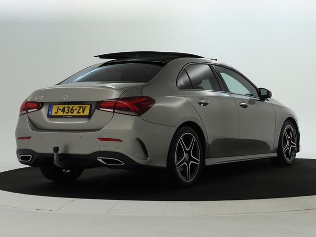 Mercedes-Benz A-KLASSE 200 AMG-line Limousine | Night Pakket | Panorama Schuif-Kanteldak | Trekhaak | Memory Seats | Sfeerverlichting | MultiBeam Led | Inclusief 24 maanden MB Certified garantie voor Europa.