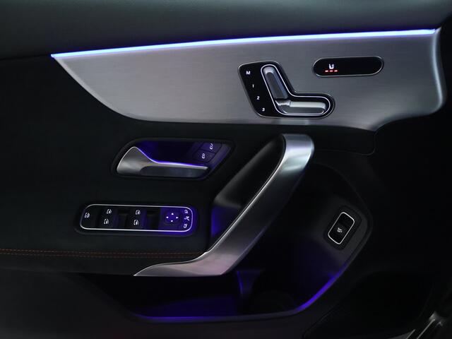 Mercedes-Benz A-KLASSE 200 AMG-line Limousine | Night Pakket | Panorama Schuif-Kanteldak | Trekhaak | Memory Seats | Sfeerverlichting | MultiBeam Led | Inclusief 24 maanden MB Certified garantie voor Europa.