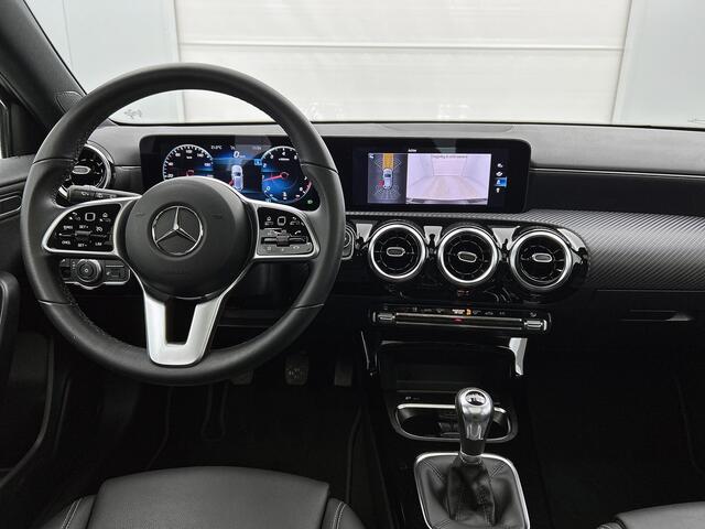 Mercedes-Benz A-KLASSE 180 Business Solution | Panoramaschuifdak | Trekhaak af fabriek | Apple CarPlay | Stoelverwarming |Led koplampen | Inclusief 24 maanden MB Certified garantie voor Europa.