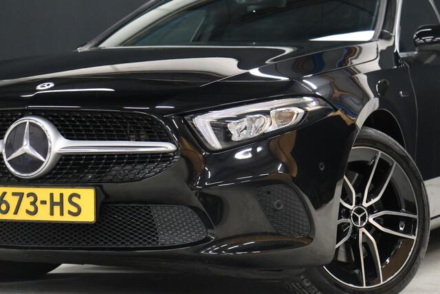Mercedes-Benz A-KLASSE 250 e Business Solution Luxury Limited [CAMERA, PDC 360, CRUISE CONTROL, STOELVERWARMING, BLUETOOTH VERBINDING, AUTOMATISCHE AIRCO, NAVIGATIE, NIEUWSTAAT]