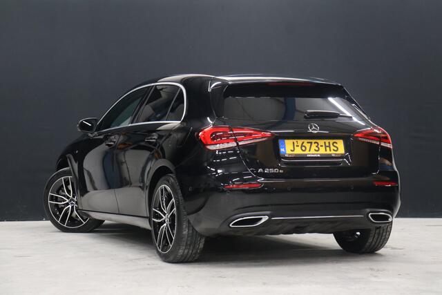 Mercedes-Benz A-KLASSE 250 e Business Solution Luxury Limited [CAMERA, PDC 360, CRUISE CONTROL, STOELVERWARMING, BLUETOOTH VERBINDING, AUTOMATISCHE AIRCO, NAVIGATIE, NIEUWSTAAT]