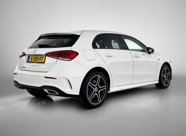 Mercedes-Benz A-KLASSE 250 e Business Solution AMG Limited 5 spaaks lichtmetalen velgen | Night pakket | MBUX wide screen | Navigatie | Parking support met camera achter | Inclusief 24 maanden MB Certified garantie voor Europa.