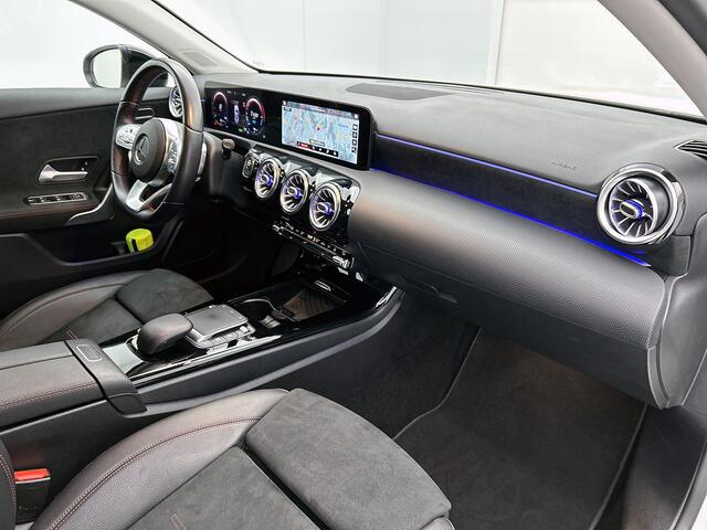 Mercedes-Benz A-KLASSE 250 e Business Solution AMG Limited 5 spaaks lichtmetalen velgen | Night pakket | MBUX wide screen | Navigatie | Parking support met camera achter | Inclusief 24 maanden MB Certified garantie voor Europa.