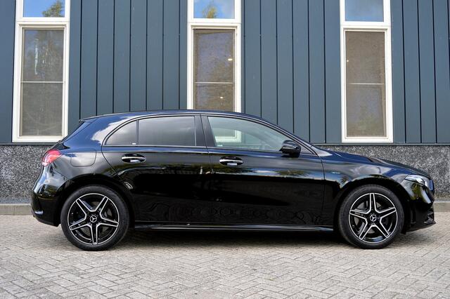 Mercedes-Benz A-KLASSE 250 e Business Solution AMG Limited Rijklaarprijs-Garantie Panoramadak Sfeerverlichting Camera Led Navigatie