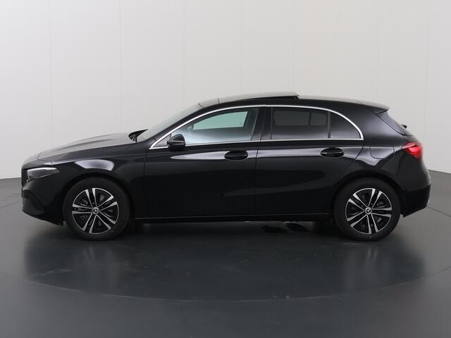 Mercedes-Benz A-KLASSE 250e Business Line | Panorama-schuifdak | Privacy Glass | Stoelverwarming | Achteruitrijcamera | DAB+ |