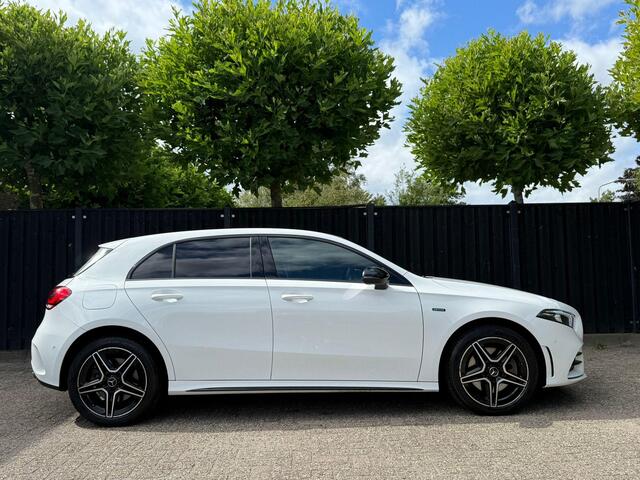 Mercedes-Benz A-KLASSE 250 e AMG Line