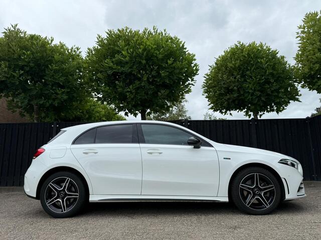 Mercedes-Benz A-KLASSE 250 e AMG Line