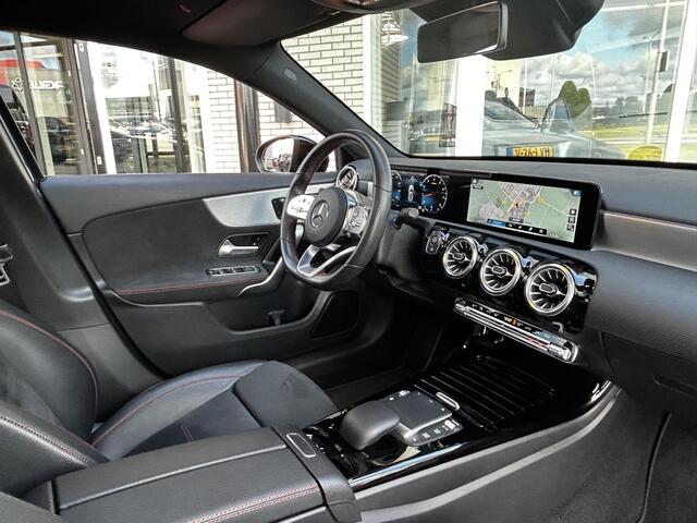 Mercedes-Benz A-KLASSE 180 Business Solution AMG | Panoramadak | Memory | Stoelverwarming