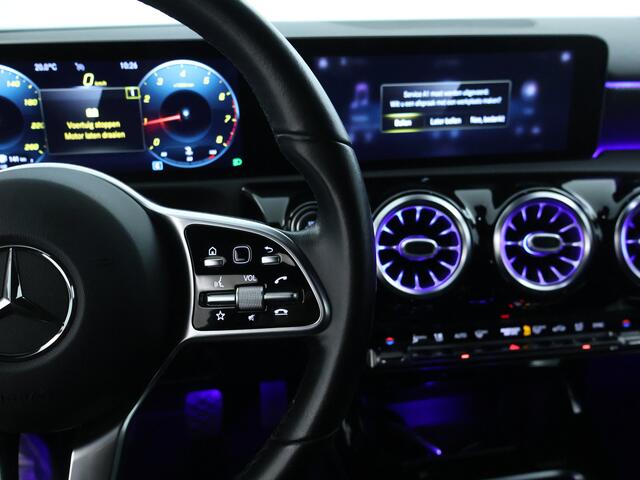 Mercedes-Benz A-KLASSE 160 Business Solution Luxury | Achteruitrijcamera | Sfeerverlichting | Stoelverwarming | Leder | Apple Carplay | Inclusief 24 maanden MB Certified garantie voor Europa.