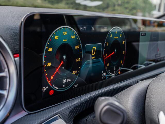 Mercedes-Benz A-KLASSE 180 Business Solution AMG PANO CAMERA HIGH PERF LED WIDESCREEN