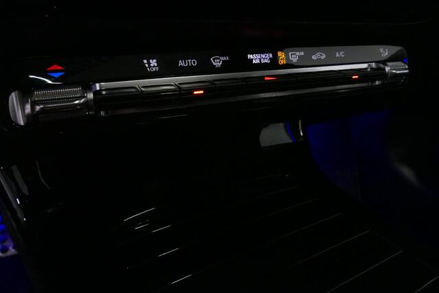 Mercedes-Benz A-KLASSE 200 AMG Line / A45 AMG Diffuser / Panamericana Grille / Panoramadak / A45 Dakspoiler / Elektr. verstelbare voorstoelen + memory / Multibeam LED Koplampen / Apple Carplay - Android Auto / Stoelverwarming / Ambienteverlichting / 19'' LMV / Night pakket / Do