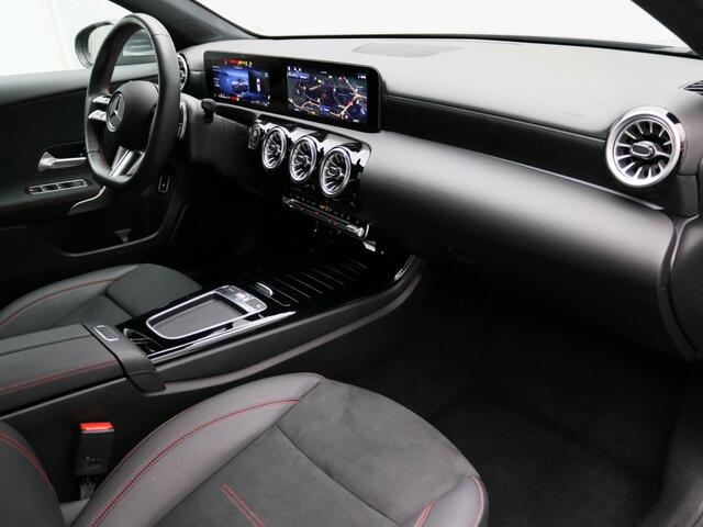 Mercedes-Benz A-KLASSE 250 e Star Edition AMG Line AMG Line | Sfeerverlichting |Achteruitrijcamera | Apple CarPlay, Inclusief 24 maanden MB Certified garantie voor Europa.