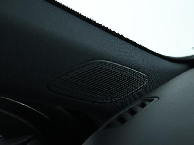 Mercedes-Benz A-KLASSE 180 Business Solution Luxury Sfeerverlichting | Trekhaak | Achteruitrijcamera. Inclusief 48 maanden MB Certified garantie voor Europa.