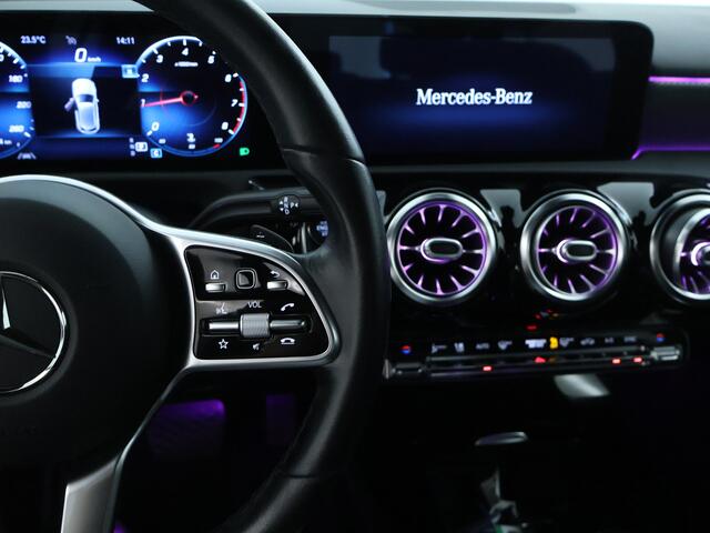 Mercedes-Benz A-KLASSE 180 Business Solution Luxury Sfeerverlichting | Trekhaak | Achteruitrijcamera. Inclusief 48 maanden MB Certified garantie voor Europa.