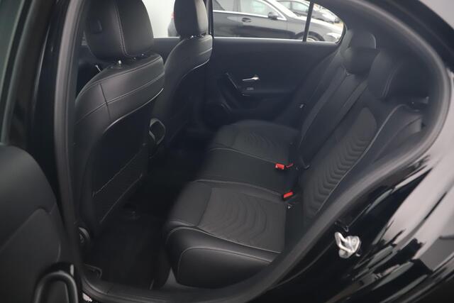 Mercedes-Benz A-KLASSE 160 Advantage Widescreen Full LED Sportstoelen Navigatie Camera Clima Cruise Carplay android 17 inch LMV Lane Assist Parkeersensor