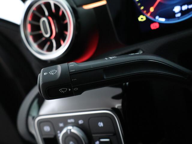 Mercedes-Benz A-KLASSE 250 e Sedan AMG Plug-In Hybride AMG Line | Night Pakket | Panorama Schuif-Kanteldak | 19 Inch AMG Velgen | Sfeerverlichting. Inclusief 24 maanden MB Certified garantie voor Europa.