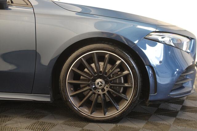 Mercedes-Benz A-KLASSE 220 Launch Edition Premium AMG Pano