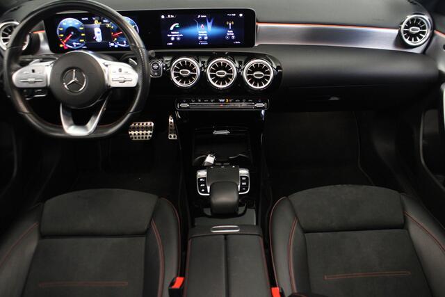 Mercedes-Benz A-KLASSE 220 Launch Edition Premium AMG Pano