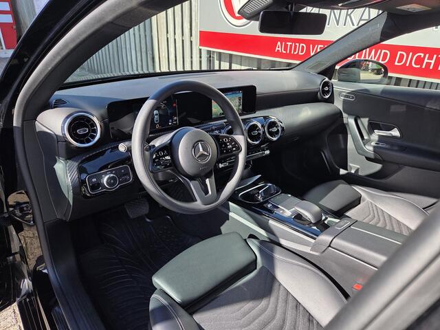 Mercedes-Benz A-KLASSE 250 e 17"/Stoelverwarming/PDC v+a/Apple Carplay & Android Auto/DAB/Navigatie/Climate