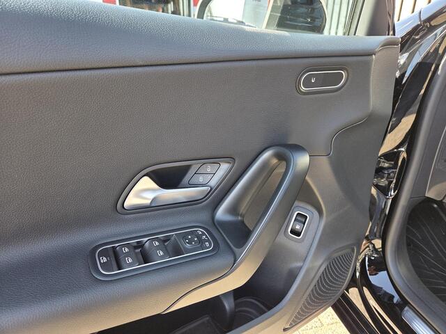 Mercedes-Benz A-KLASSE 250 e 17"/Stoelverwarming/PDC v+a/Apple Carplay & Android Auto/DAB/Navigatie/Climate