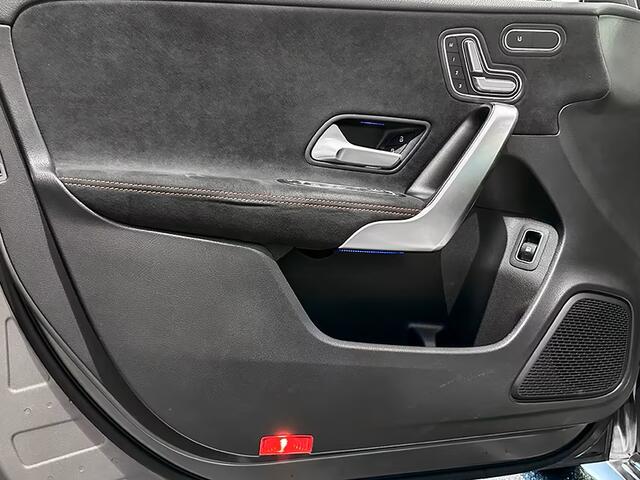 Mercedes-Benz A-KLASSE 250 e AMG ** LED, MBUX+, MAGNO GRAU, PANORAMA, 19-inch LMV, NIGHT, DODE HOEK ** 1e EIG - UNFALLFREI ** ** INFORMEER OOK NAAR ONZE AANTREKKELIJKE FINANCIAL-LEASE TARIEVEN **