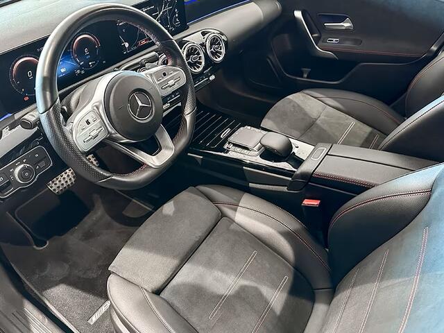 Mercedes-Benz A-KLASSE 250 e AMG ** LED, MBUX+, MAGNO GRAU, PANORAMA, 19-inch LMV, NIGHT, DODE HOEK ** 1e EIG - UNFALLFREI ** ** INFORMEER OOK NAAR ONZE AANTREKKELIJKE FINANCIAL-LEASE TARIEVEN **