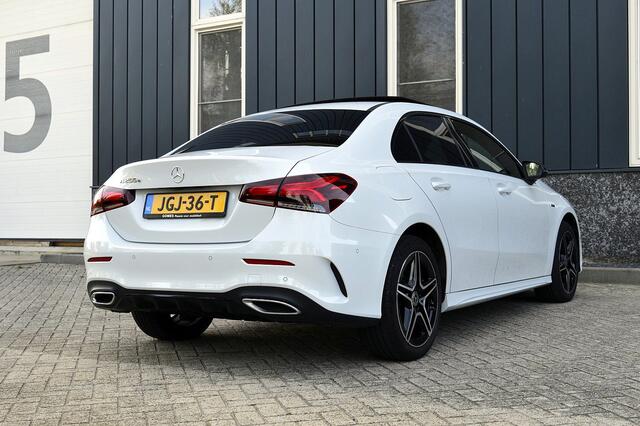 Mercedes-Benz A-KLASSE 250 e Business Solution AMG Limited Rijklaarprijs-Garantie Panorama dak Sfeer Verlichting Navigatie Led Camera
