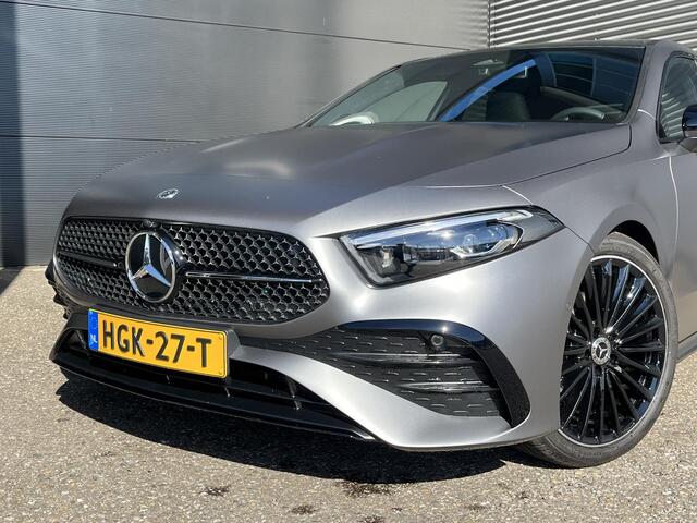 Mercedes-Benz A-KLASSE 180 Star Edition AMG | Matgrijs | Night Pakket | Panoramadak | MULTIBEAM LED Koplampen | Dodehoekassistent | Apple CarPlay | Android Auto | Sfeerverlichting | Stoelverwarming | Achteruitrijcamera | Elektrisch Inklapbare Buitenspiegels