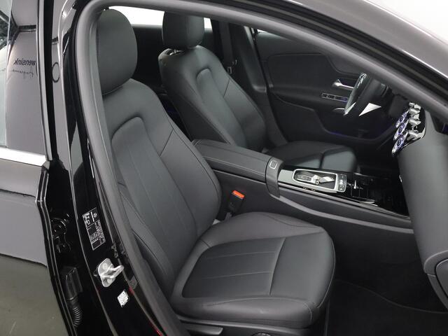 Mercedes-Benz A-KLASSE 250e Star Edition Luxury Line | Panoramadak | Keyless Entry | Trekhaak | LED-koplampen | Achteruitrijcamera |