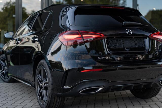 Mercedes-Benz A-KLASSE 250e Business Solution AMG | Panoramaschuifdak | Night pakket | Achteruitrijcamera | Stoelverwarming | MULTIBEAM LED |