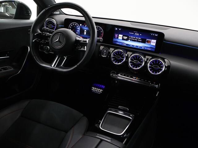 Mercedes-Benz A-KLASSE 180 AMG Line | Premium pakket | Burmester | Night pakket | Multibeam |