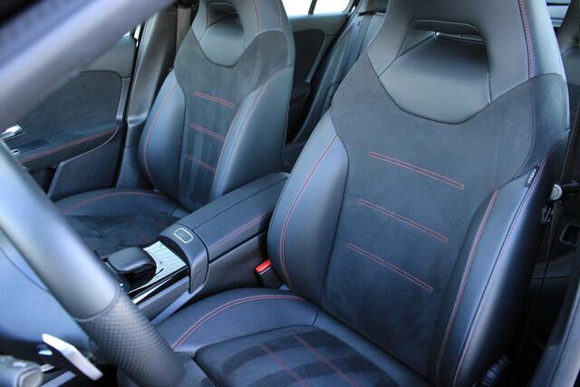 Mercedes-Benz A-KLASSE 250 e AMG Pano | Camera | Keyless | Sfeerverlichting | Widescreen | Spiegelpakket | LED | Dealer Onderhouden