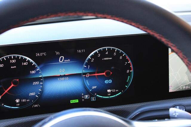 Mercedes-Benz A-KLASSE 250 e AMG Pano | Camera | Keyless | Sfeerverlichting | Widescreen | Spiegelpakket | LED | Dealer Onderhouden