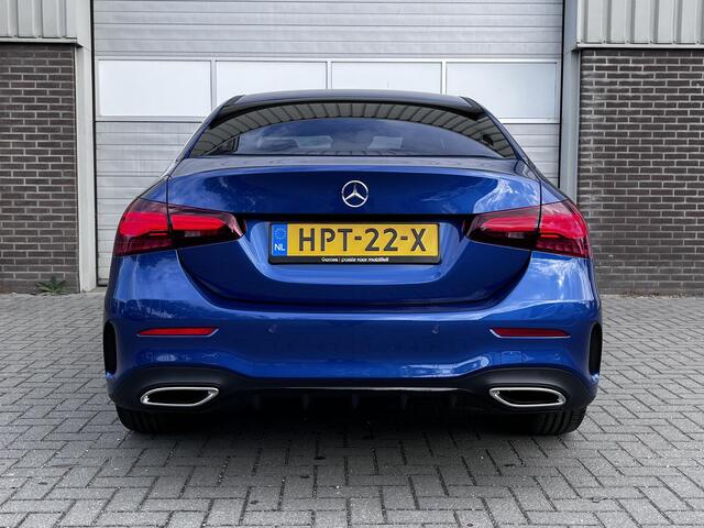 Mercedes-Benz A-KLASSE Limousine 180 Star Edition AMG | Bruin Interieur | Night Pakket | Panoramadak | MULTIBEAM LED Koplampen | Apple CarPlay | Android Auto | Sierdelen Lindehout Zwart | Sfeerverlichting | Stoelverwarming | Achteruitrijcamera