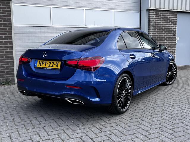 Mercedes-Benz A-KLASSE Limousine 180 Star Edition AMG | Bruin Interieur | Night Pakket | Panoramadak | MULTIBEAM LED Koplampen | Apple CarPlay | Android Auto | Sierdelen Lindehout Zwart | Sfeerverlichting | Stoelverwarming | Achteruitrijcamera