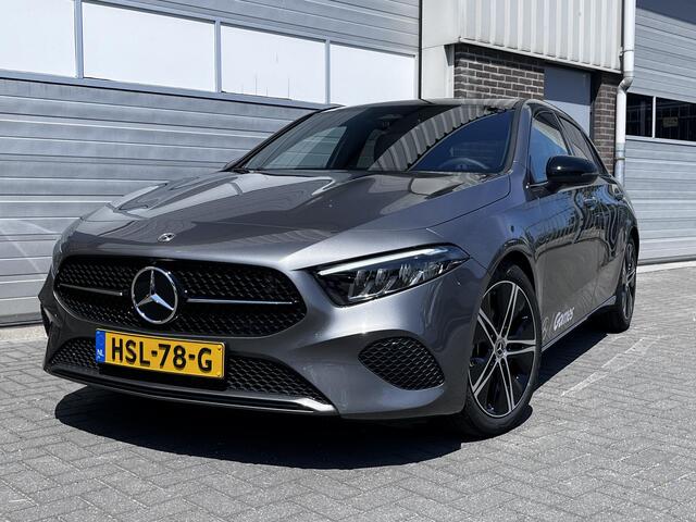 Mercedes-Benz A-KLASSE 180 Star Edition Luxury | Panoramadak | Night Pakket | Dodehoekassistent | Sfeerverlichting | Stoelverwarming | Parkeersensoren | Achteruitrijcamera | Elektrisch Inklapbare Buitenspiegels