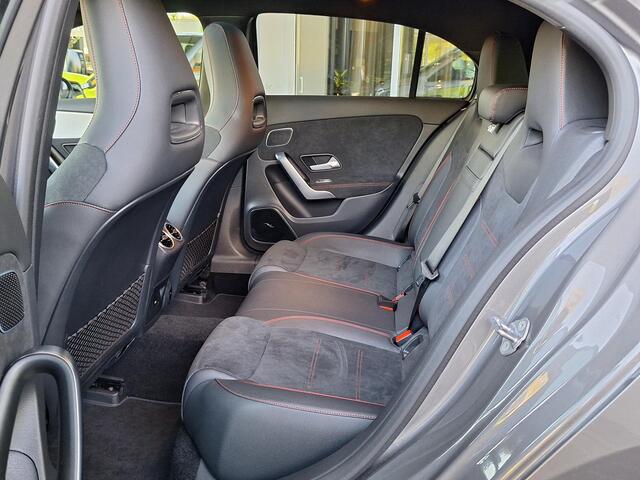 Mercedes-Benz A-KLASSE 180 AMG Line | Panoramadak | Burmester Surround Sound | Elektrisch Verstelbare Stoelen + Memory | Dodehoekassistent | MULTIBEAM LED Koplampen | Apple CarPlay | Android Auto | Sfeerverlichting | Stoelverwarming | Achteruitrijcamera