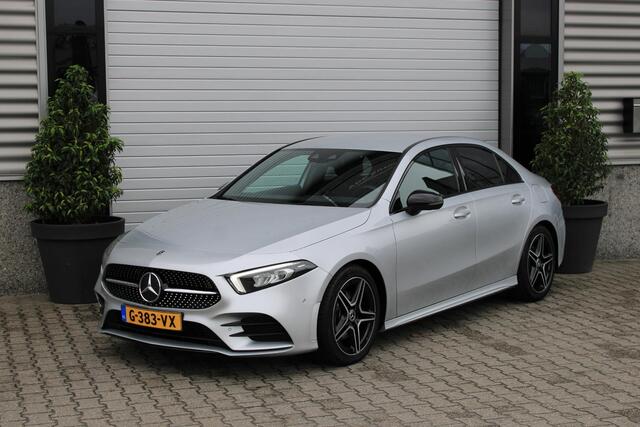 Mercedes-Benz A-KLASSE 180 AMG Camera | Sfeerverlichting | Night | Trekhaak | Augmented Reality | Stoelverwarming | LED | Widescreen