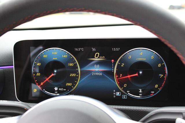 Mercedes-Benz A-KLASSE 180 AMG Camera | Sfeerverlichting | Night | Trekhaak | Augmented Reality | Stoelverwarming | LED | Widescreen