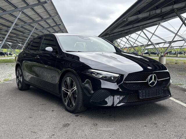 Mercedes-Benz A-KLASSE 180 Star Edition Luxury Line | Night | Distronic | Dodehoek assistent | Apple Carplay | Sfeerverlichting |