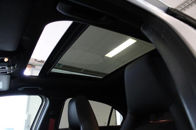Mercedes-Benz A-KLASSE AMG 45 4MATIC Panoramadak - LED - Harman Kardon