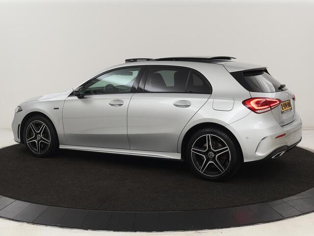 Mercedes-Benz A-KLASSE 250e Business Solution AMG | Panoramadak | Stoelverwarming | Memory | Keyless | Leder/Alcantara | Matrix LED | Side Assist | Sfeerverlichting | Widescreen | PHEV | Plug In