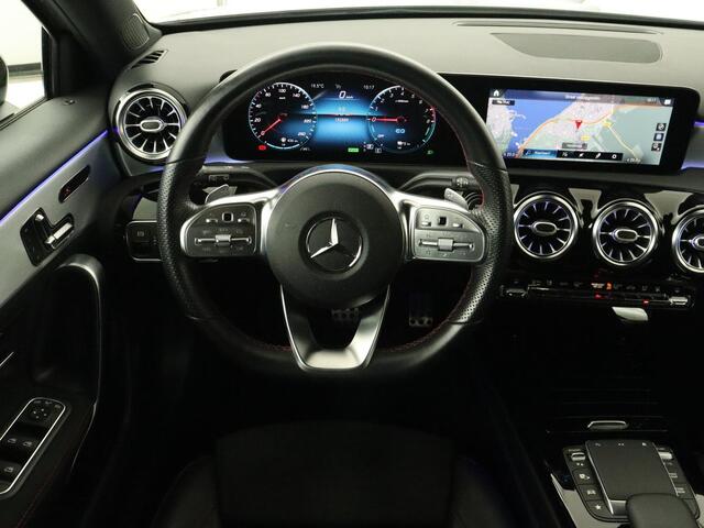 Mercedes-Benz A-KLASSE 250e Business Solution AMG | Panoramadak | Stoelverwarming | Memory | Keyless | Leder/Alcantara | Matrix LED | Side Assist | Sfeerverlichting | Widescreen | PHEV | Plug In