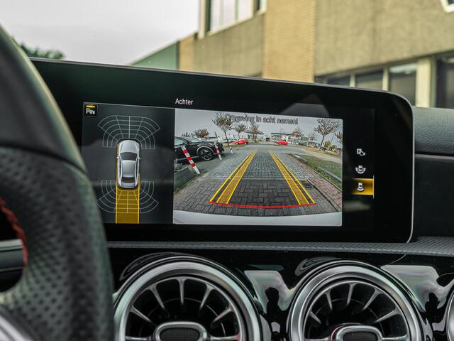 Mercedes-Benz A-KLASSE 180 Premium Plus AMG PANO MEMORY STOEL CAMERA 19 INCH WIDESCREEN NIGHT PAKKET BOMVOL!!