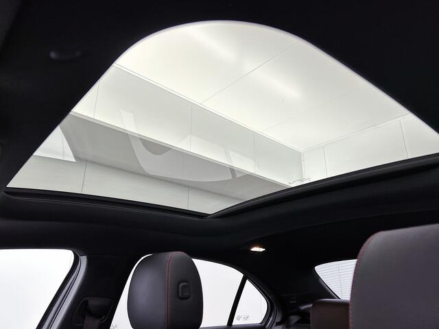 Mercedes-Benz A-KLASSE 250 e AMG Limousine | Panorama Schuif/kanteldak | Night Pakket | Stuurverwarming| Stoelverwarming | | Sfeerverlichting | Spiegel Pakket | Parkeer Pakket Inclusief 24 maanden MB Certified garantie voor Europa.