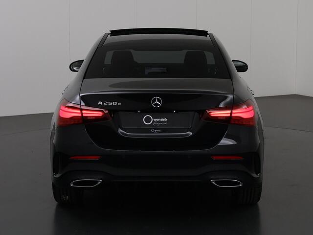 Mercedes-Benz A-KLASSE 250 e Limousine Business Solution AMG | Night | Panoramadak | Sfeerverlichting | 360 camera | 19" multispaaks |