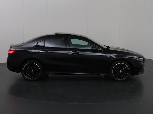 Mercedes-Benz A-KLASSE 250 e Limousine Business Solution AMG | Night | Panoramadak | Sfeerverlichting | 360 camera | 19" multispaaks |